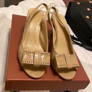 Kate spade open-toe nude sling backs with bow detail
